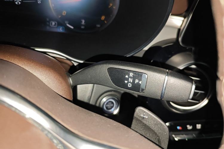 Used Mercedes-Benz GLC 2020 Facelifted GLC 260 L 4MATIC Dynamic Edition Gear Lever