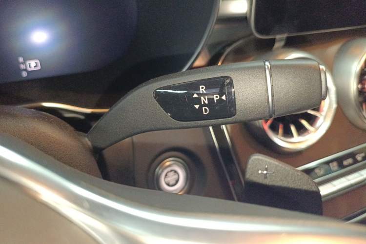 Used Mercedes-Benz GLC 2020 GLC 300 L 4MATIC Dynamic Edition Gear Lever