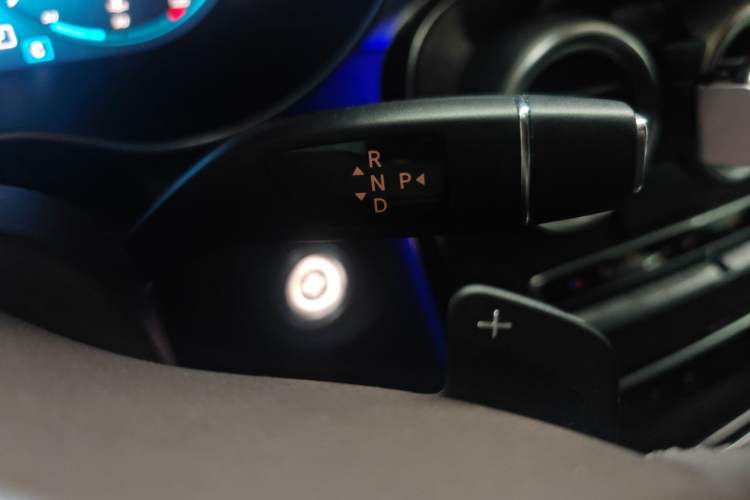 Used Mercedes-Benz GLC 2020 Facelift GLC 300 L 4MATIC Dynamic Edition Gear Lever