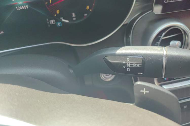 Used Mercedes-Benz GLC 2020 Facelift GLC 260 L 4MATIC Luxury Edition Gear Lever