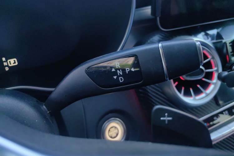 Used Mercedes-Benz GLC 2020 Facelift GLC 260 L 4MATIC Luxury Edition Gear Lever