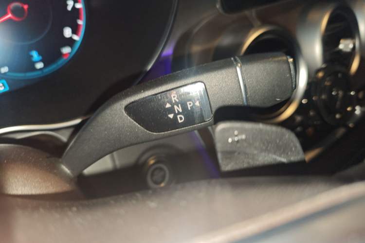 Used Mercedes-Benz GLC 2020 Facelift GLC 260 L 4MATIC Luxury Edition Gear Lever