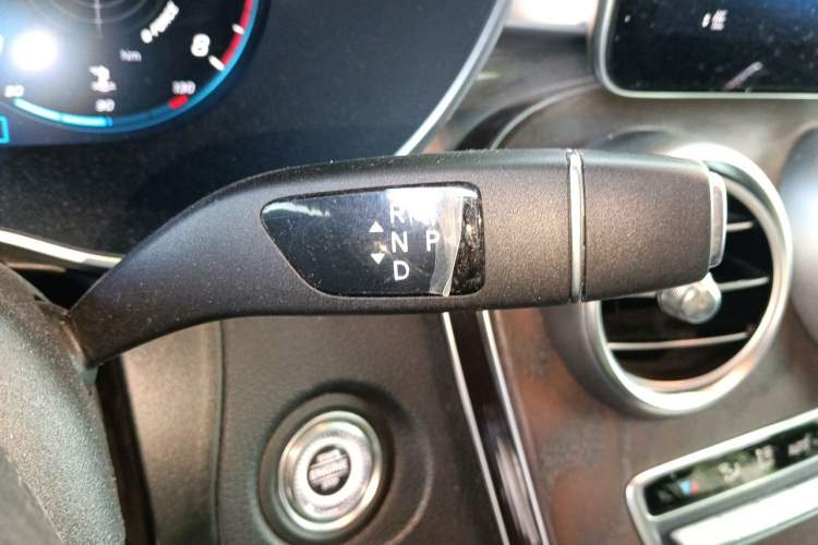 Used Mercedes-Benz GLC 2020 Facelift GLC 260 L 4MATIC Luxury Edition Gear Lever