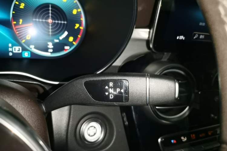 Used Mercedes-Benz GLC 2020 Facelift GLC 260 L 4MATIC Luxury Edition Gear Lever