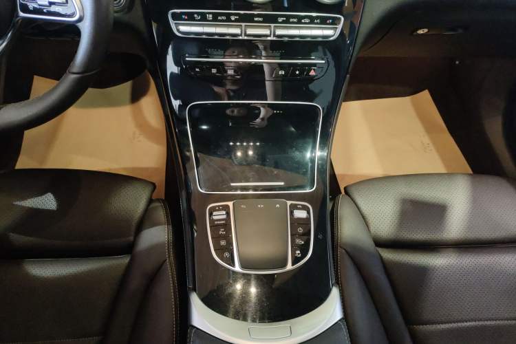 Used Mercedes-Benz GLC 2020 Facelifted GLC 260 L 4MATIC Dynamic Edition Gear Lever