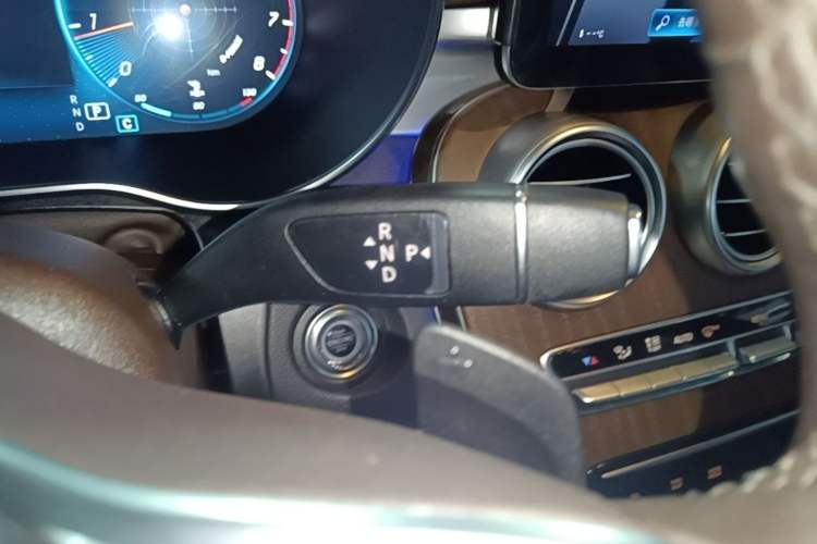 Used Mercedes-Benz GLC 2020 Facelift GLC 260 L 4MATIC Luxury Edition Gear Lever