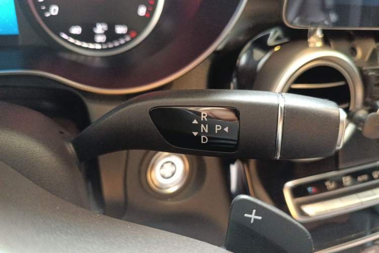 Used Mercedes-Benz GLC 2020 GLC 260 L 4MATIC Dynamic Model Gear Lever