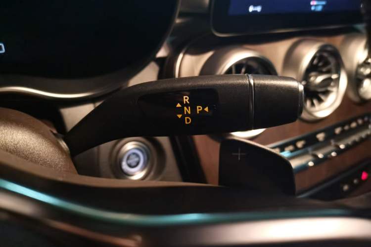 Used Mercedes-Benz GLC 2020 Facelift GLC 300 L 4MATIC Dynamic Edition Gear Lever