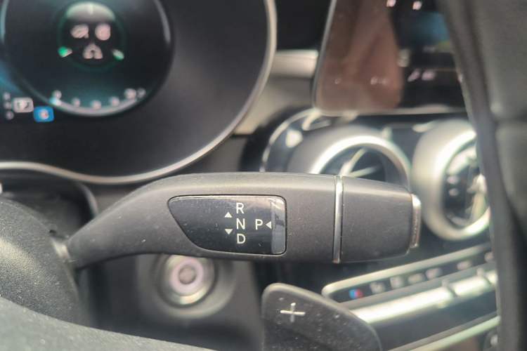 Used Mercedes-Benz GLC 2020 Facelifted GLC 260 L 4MATIC Dynamic Edition Gear Lever