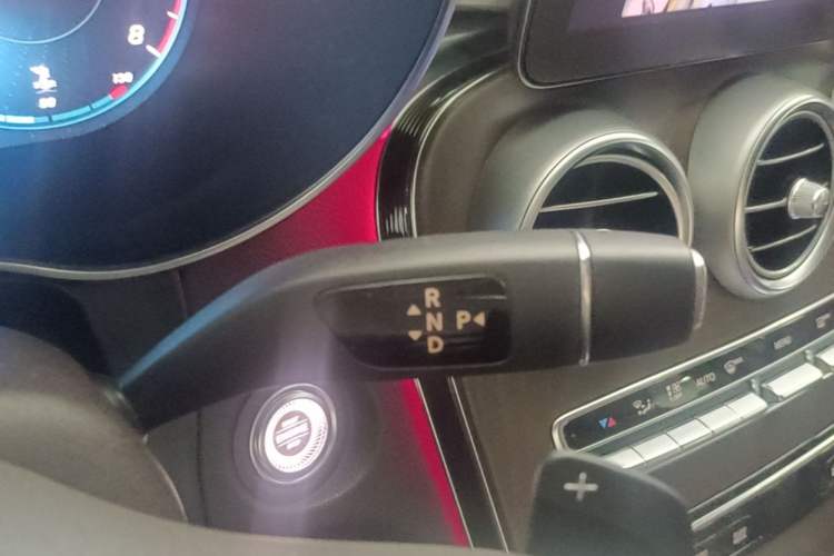 Used Mercedes-Benz GLC 2020 Facelift GLC 260 L 4MATIC Luxury Edition Gear Lever