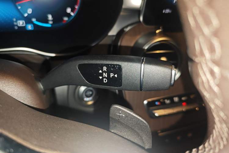 Used Mercedes-Benz GLC 2020 Facelift GLC 300 L 4MATIC Dynamic Edition Gear Lever