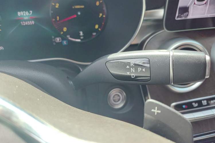 Used Mercedes-Benz GLC 2020 Facelift GLC 260 L 4MATIC Luxury Edition Gear Lever