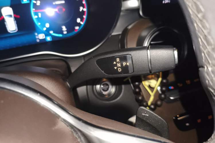 Used Mercedes-Benz GLC 2020 GLC 260 L 4MATIC Luxury Model Gear Lever