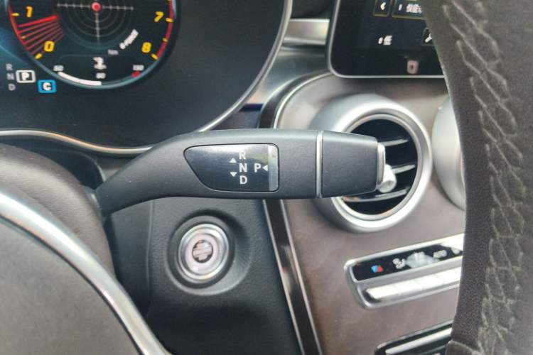 Used Mercedes-Benz GLC 2020 Facelift GLC 260 L 4MATIC Luxury Edition Gear Lever