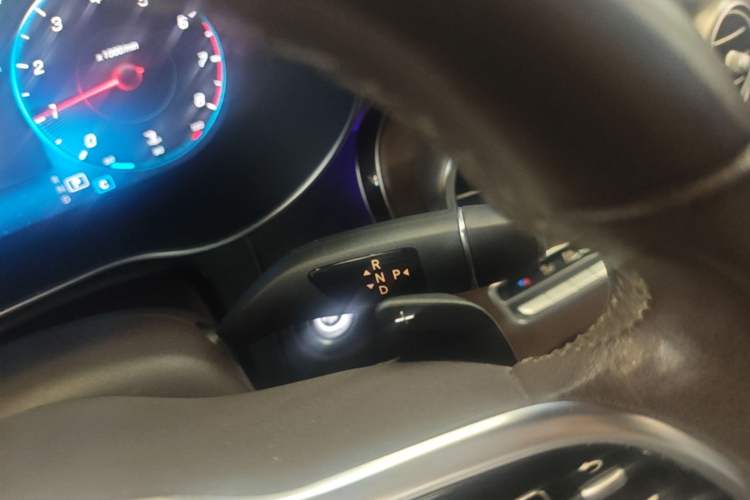 Used Mercedes-Benz GLC 2020 Facelift GLC 260 L 4MATIC Luxury Edition Gear Lever