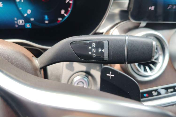 Used Mercedes-Benz GLC 2020 Facelift GLC 300 L 4MATIC Dynamic Edition Gear Lever