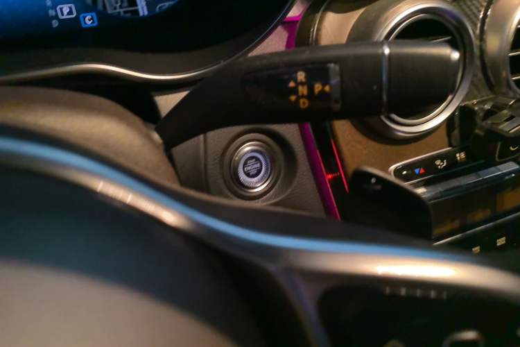 Used Mercedes-Benz GLC 2020 Facelift GLC 260 L 4MATIC Luxury Edition Gear Lever