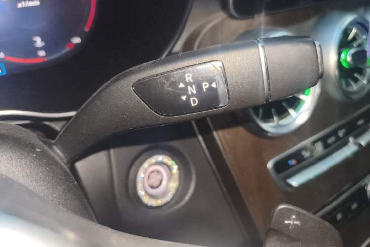 Used Mercedes-Benz GLC 2020 Facelift GLC 260 L 4MATIC Luxury Edition Gear Lever