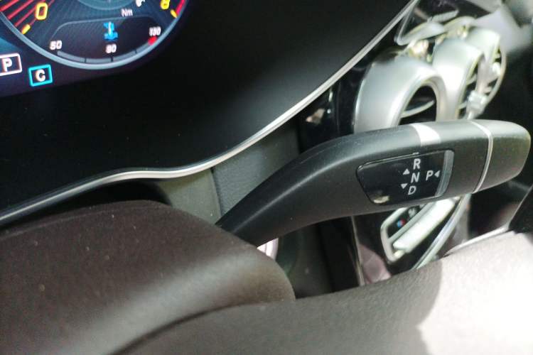 Used Mercedes-Benz GLC 2020 Facelift GLC 260 L 4MATIC Luxury Edition Gear Lever