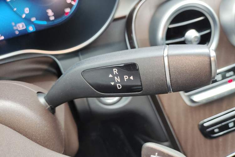 Used Mercedes-Benz GLC 2020 Facelift GLC 260 L 4MATIC Luxury Edition Gear Lever