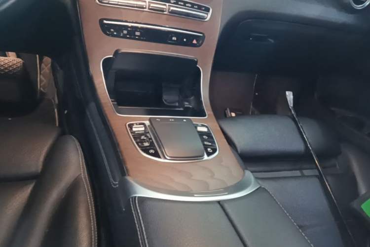 Used Mercedes-Benz GLC 2020 GLC 300 L 4MATIC Dynamic Edition Gear Lever
