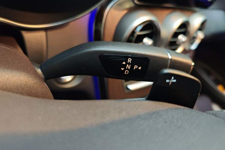 Used Mercedes-Benz GLC 2020 Facelift GLC 260 L 4MATIC Luxury Edition Gear Lever