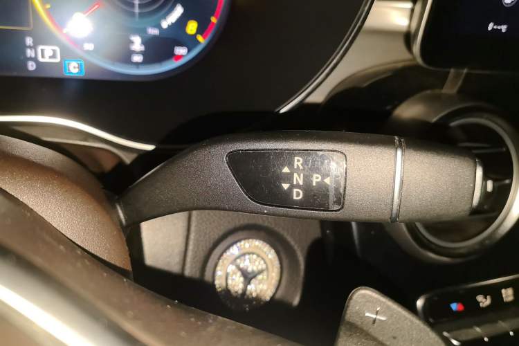 Used Mercedes-Benz GLC 2020 Facelifted GLC 260 L 4MATIC Dynamic Edition Gear Lever
