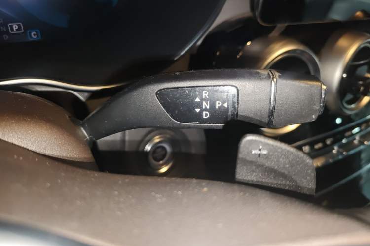Used Mercedes-Benz GLC 2020 Facelifted GLC 260 L 4MATIC Dynamic Edition Gear Lever