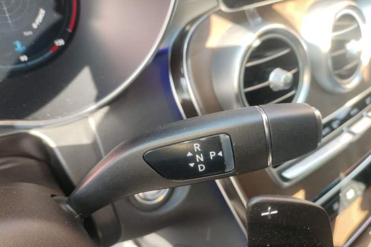 Used Mercedes-Benz GLC 2020 GLC 300 L 4MATIC Dynamic Edition Gear Lever