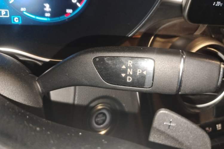 Used Mercedes-Benz GLC 2020 GLC 300 L 4MATIC Dynamic Edition Gear Lever