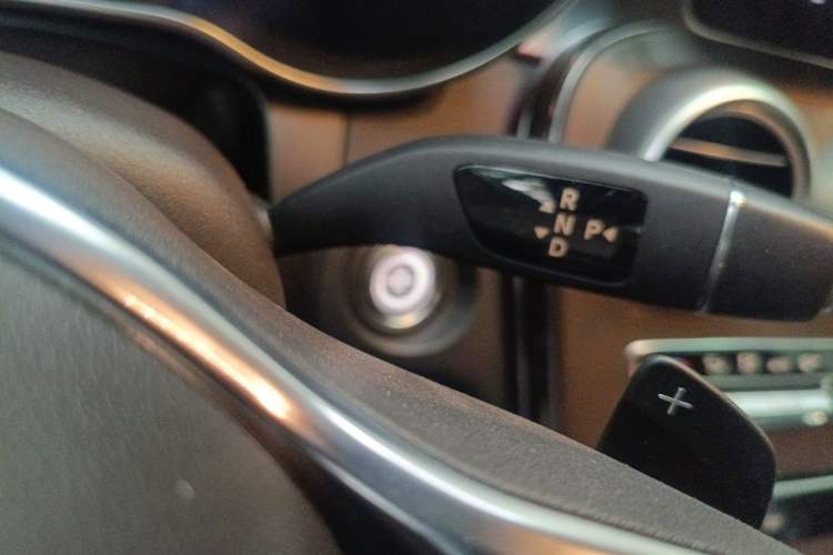 Used Mercedes-Benz GLC 2020 Facelift GLC 260 L 4MATIC Luxury Edition Gear Lever