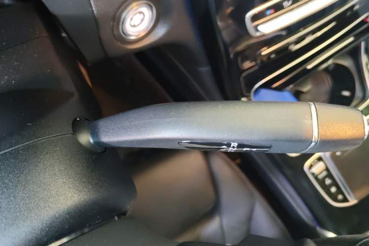 Used Mercedes-Benz GLC 2020 Facelifted GLC 260 L 4MATIC Dynamic Edition Gear Lever