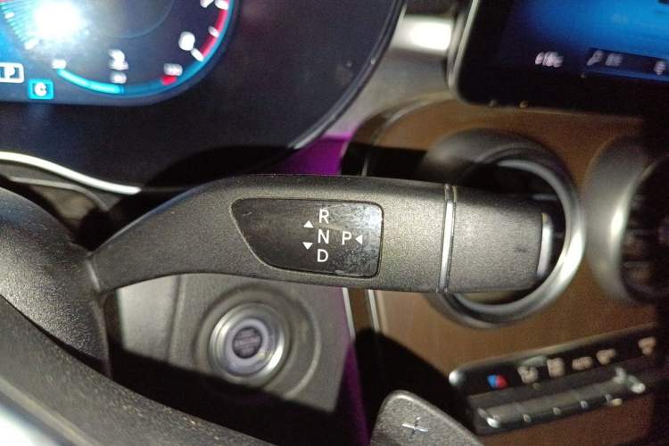 Used Mercedes-Benz GLC 2020 Facelift GLC 300 L 4MATIC Dynamic Edition Gear Lever