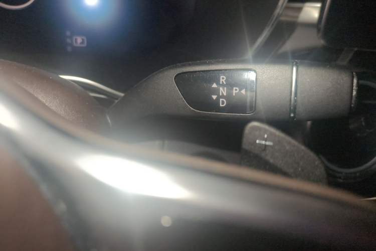 Used Mercedes-Benz GLC 2020 Facelifted GLC 260 L 4MATIC Dynamic Edition Gear Lever