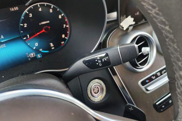 Used Mercedes-Benz GLC 2020 Facelift GLC 260 L 4MATIC Luxury Edition Gear Lever