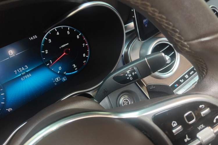 Used Mercedes-Benz GLC 2020 Facelift GLC 260 L 4MATIC Luxury Edition Gear Lever