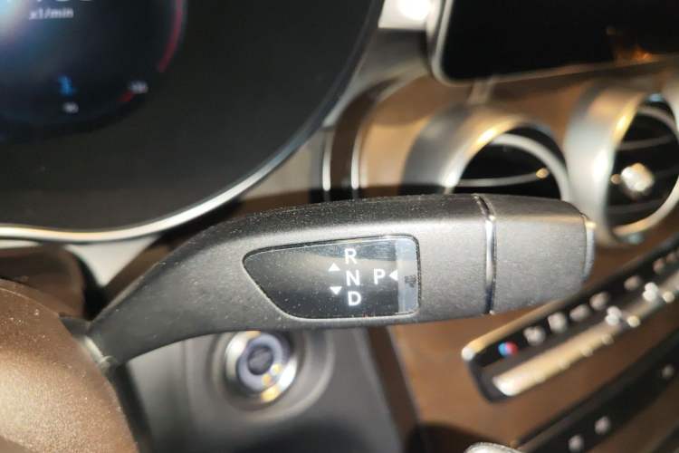 Used Mercedes-Benz GLC 2020 GLC 300 L 4MATIC Dynamic Edition Gear Lever