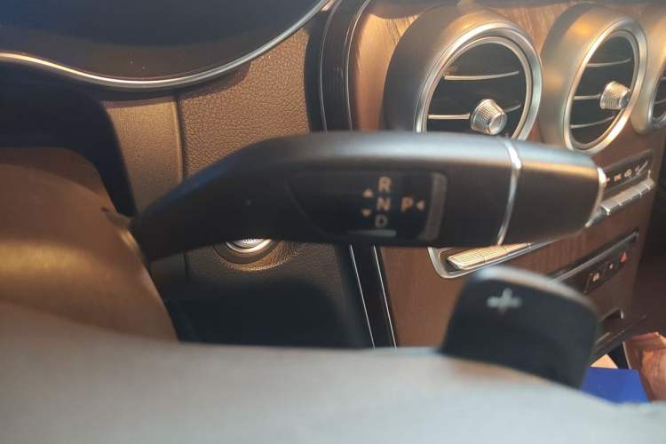 Used Mercedes-Benz GLC 2020 GLC 300 L 4MATIC Dynamic Edition Gear Lever