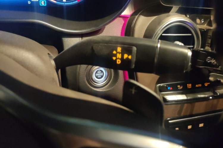Used Mercedes-Benz GLC 2020 Facelift GLC 300 L 4MATIC Dynamic Edition Gear Lever