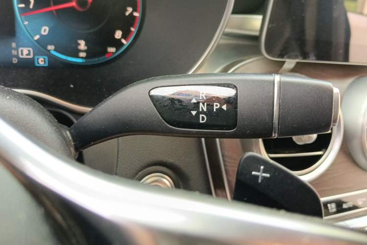 Used Mercedes-Benz GLC 2020 GLC 300 L 4MATIC Dynamic Edition Gear Lever