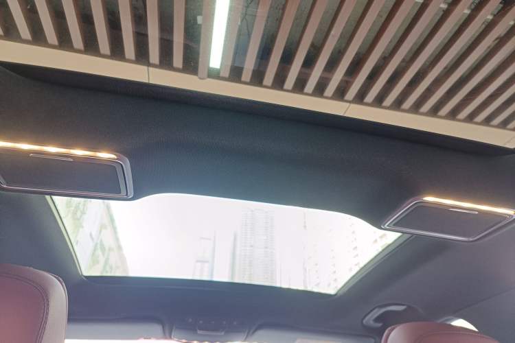 Used Mercedes-Benz GLC 2020 Facelift GLC 260 L 4MATIC Luxury Edition Headliner