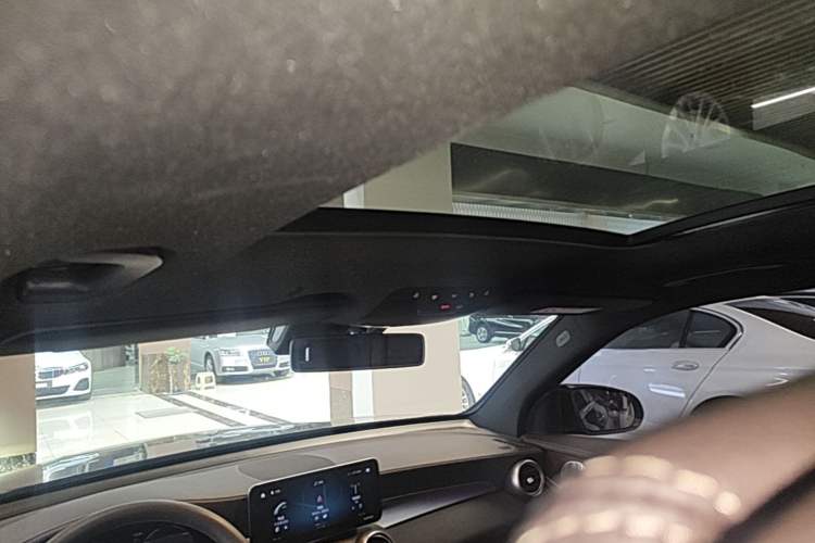 Used Mercedes-Benz GLC 2020 Facelift GLC 300 L 4MATIC Dynamic Edition Headliner
