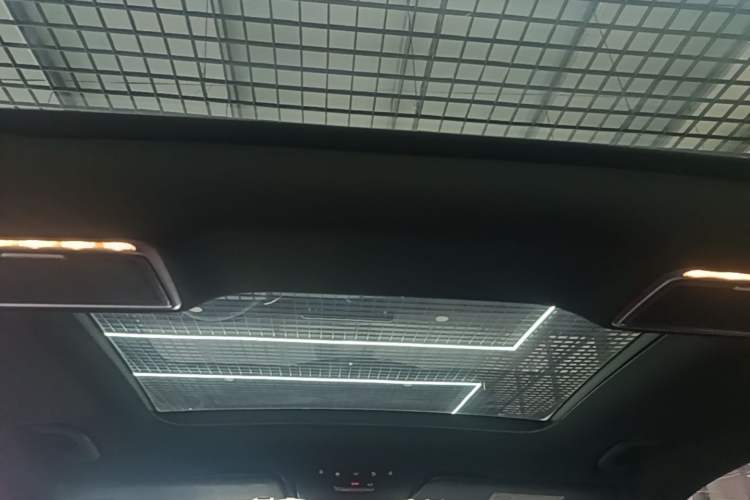Used Mercedes-Benz GLC 2020 Facelifted GLC 260 L 4MATIC Dynamic Edition Headliner