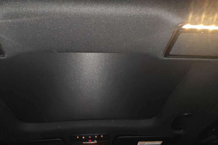 Used Mercedes-Benz GLC 2020 Facelift GLC 300 L 4MATIC Dynamic Edition Headliner