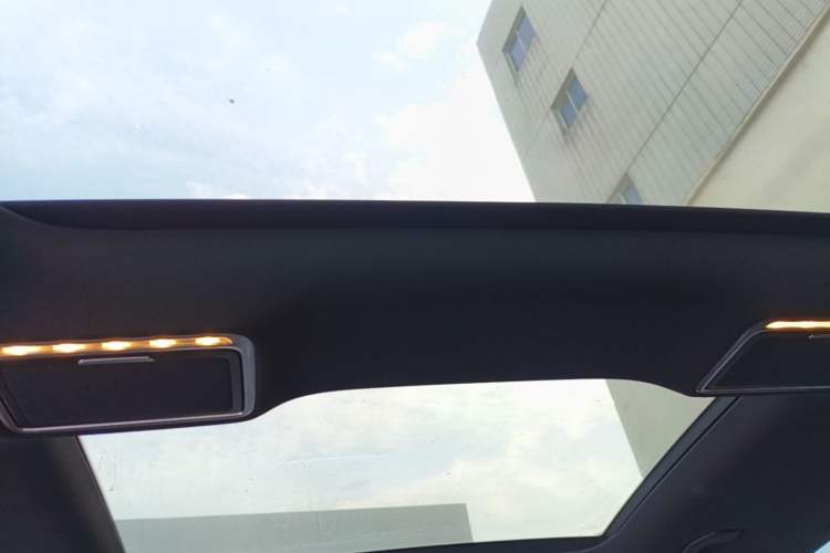 Used Mercedes-Benz GLC 2020 Facelift GLC 260 L 4MATIC Luxury Edition Headliner