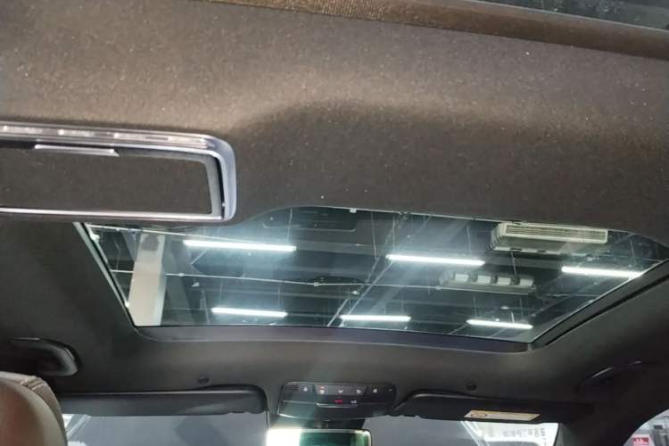 Used Mercedes-Benz GLC 2020 GLC 300 L 4MATIC Dynamic Edition Headliner