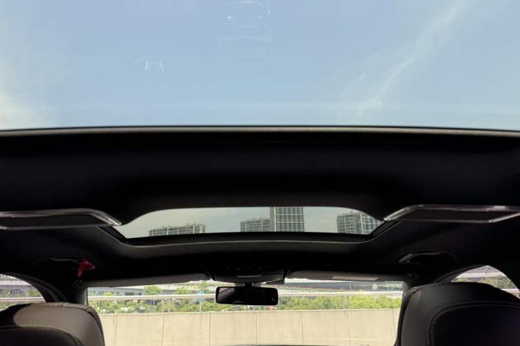 Used Mercedes-Benz GLC 2020 Facelift GLC 260 L 4MATIC Luxury Edition Headliner