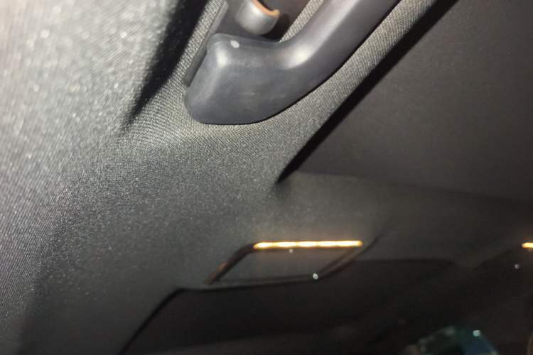 Used Mercedes-Benz GLC 2020 Facelift GLC 260 L 4MATIC Luxury Edition Headliner