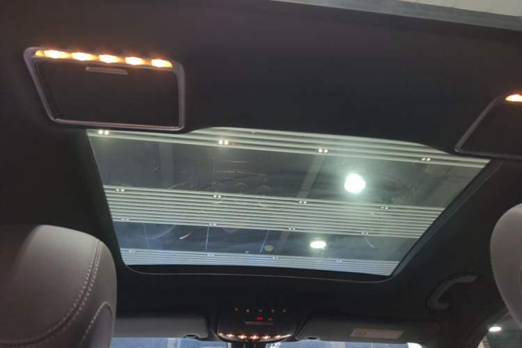 Used Mercedes-Benz GLC 2020 Facelifted GLC 260 L 4MATIC Dynamic Edition Headliner