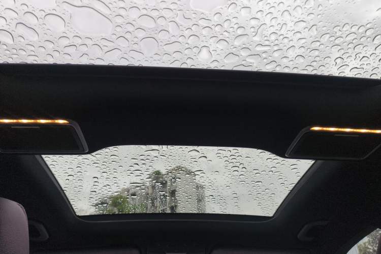 Used Mercedes-Benz GLC 2020 Facelifted GLC 300 L 4MATIC Luxury Edition Headliner